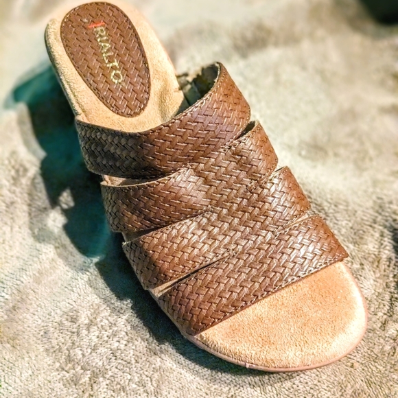 Rialto Sandals - Picture 1 of 7